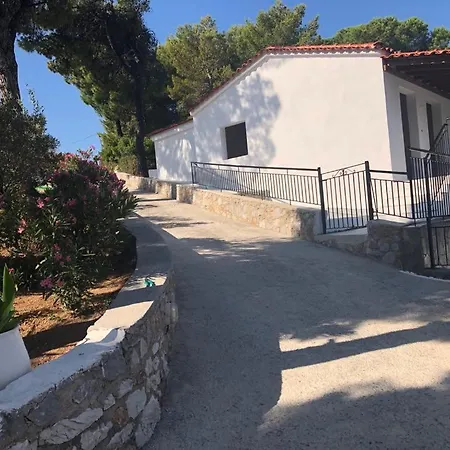 Elpiniki Aparthotel 2*