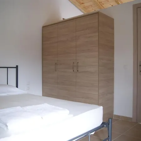 Elpiniki Aparthotel 2*