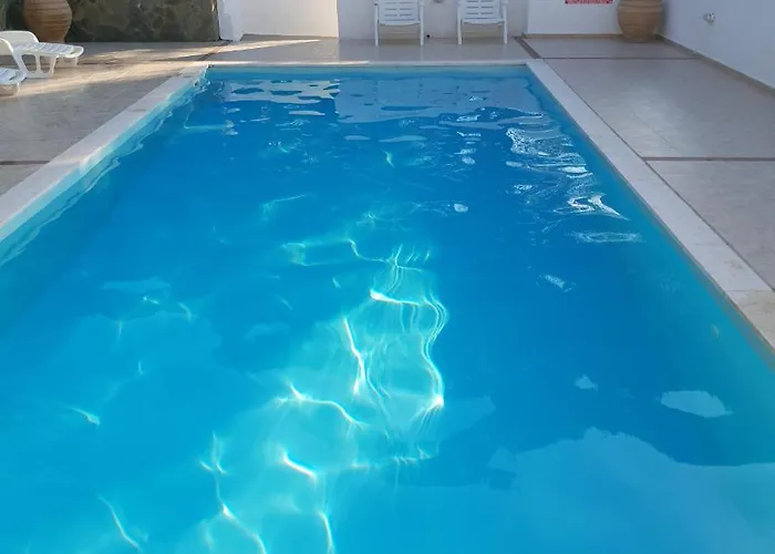 Ξενοδοχείο με διαμερίσματα Elpiniki 2*